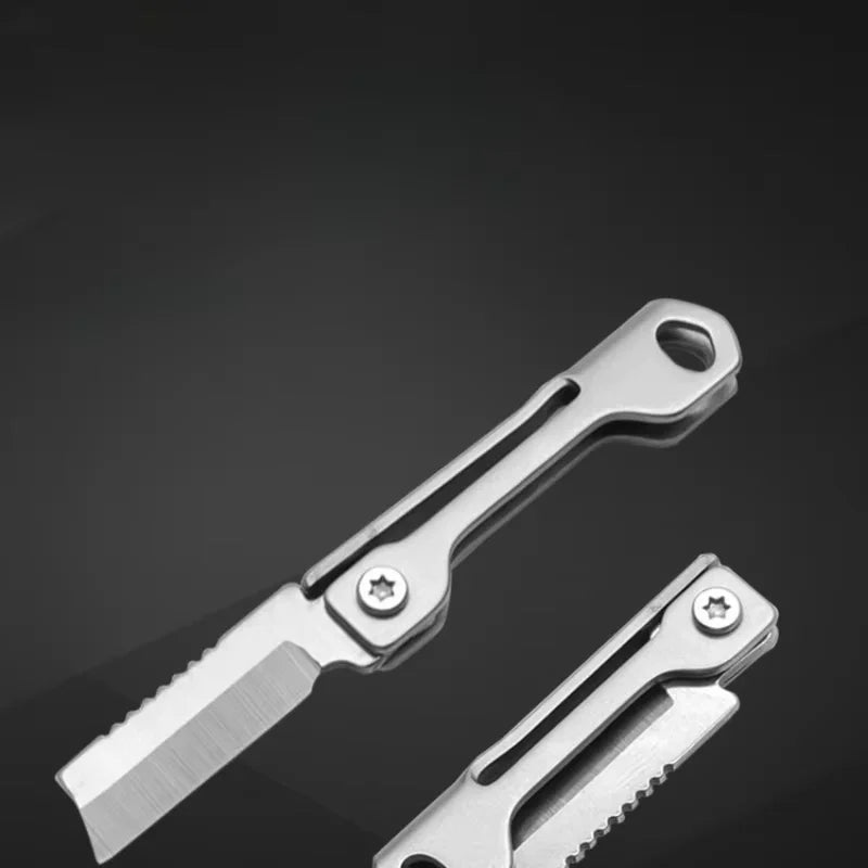 Suministros para acampar al aire libre, cuchillo plegable de acero inoxidable, Mini llavero de cabeza cuadrada, colgante, cuchillo de bolsillo portátil, herramientas de senderismo, 1 ud.