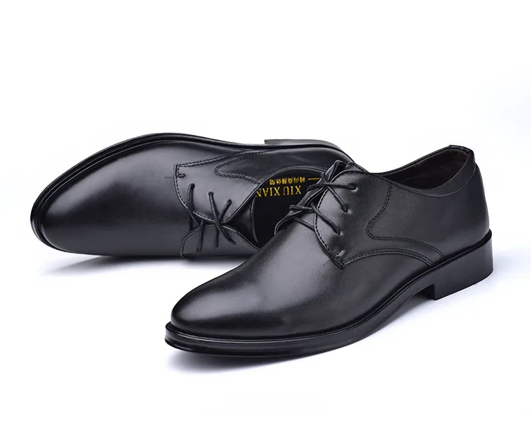 Zapatos de vestir formales para hombre, calzado informal de cuero, diseñador de boda Social, punta estrecha, zapatos negros de oficina para invierno, marca 2023