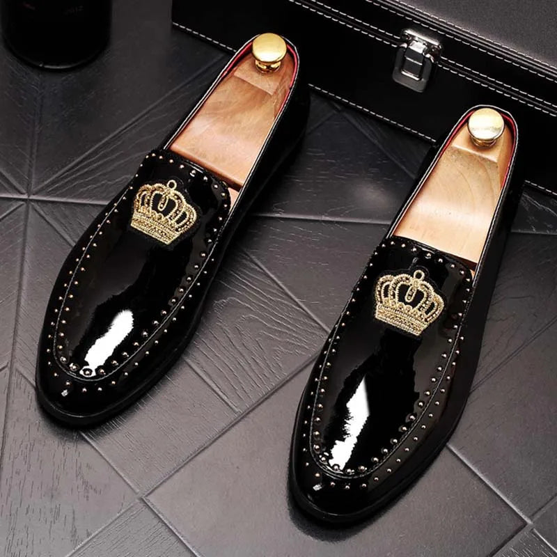 Primavera otoño hombres zapatos de vestir de cuero corona bordado Casual moda Slip-On lujo remache tendencia mocasines