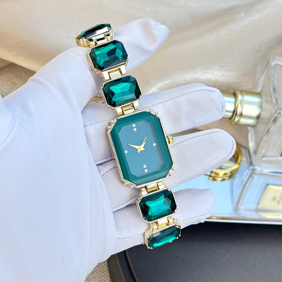 Reloj de mujer de estilo europeo y americano con cadena de diamantes de imitación de sección grande, caja rectangular de color, esfera de diamantes de imitación