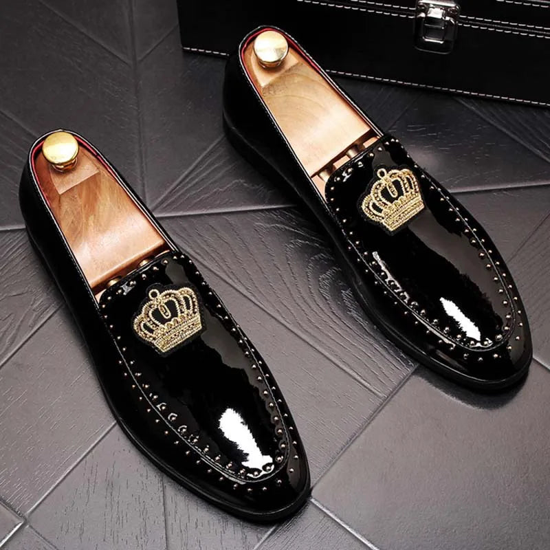 Primavera otoño hombres zapatos de vestir de cuero corona bordado Casual moda Slip-On lujo remache tendencia mocasines