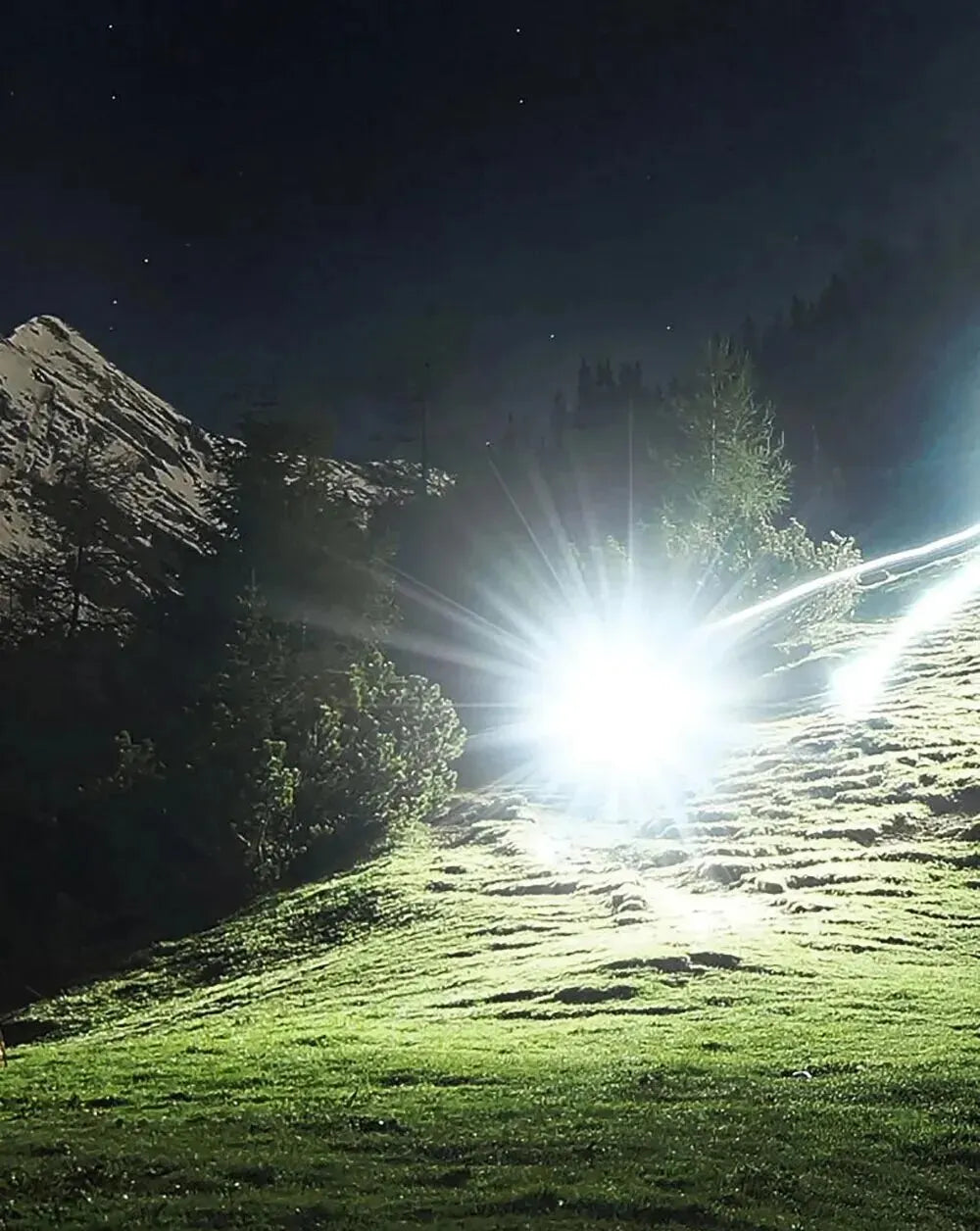 Linterna LED de luz fuerte para acampar, 4 lámparas y luces laterales COB, linterna de mano portátil recargable por USB para exteriores