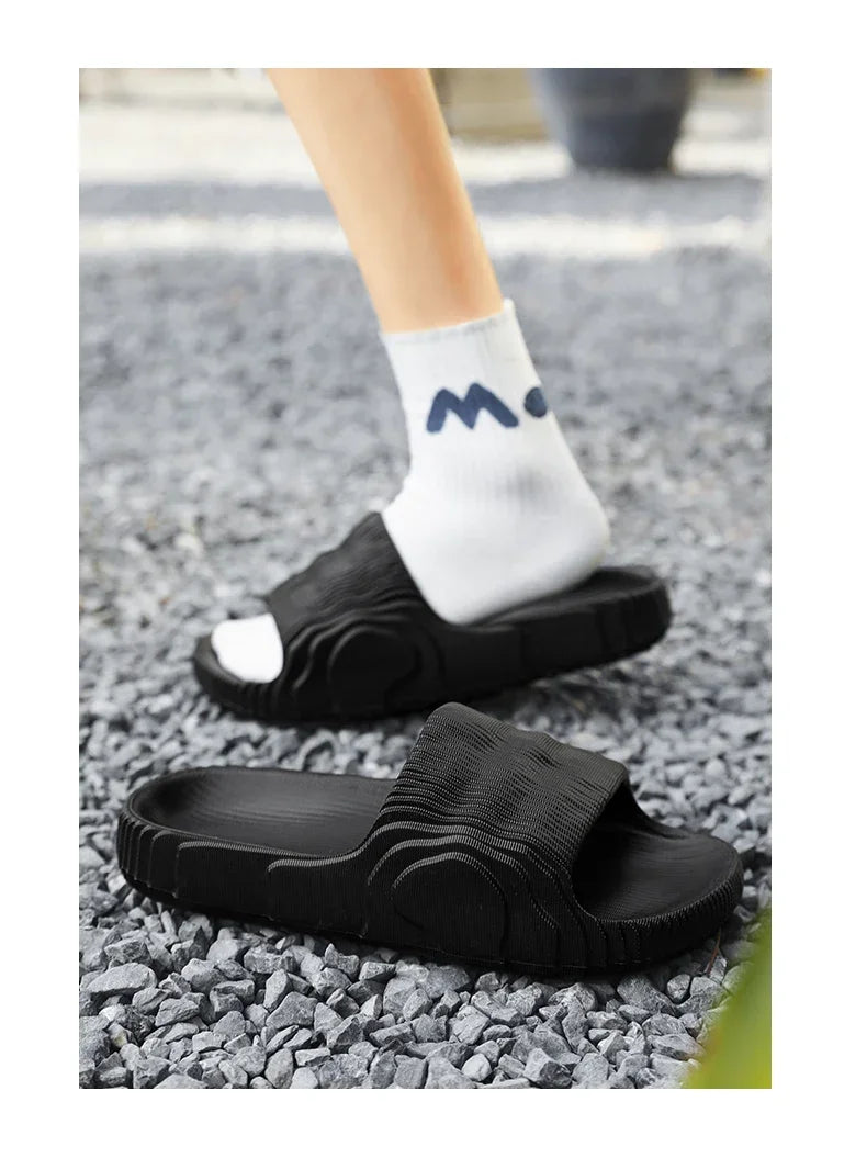 Zapatillas de casa suaves para parejas, zapatillas de baño antideslizantes para interiores de verano, sandalias de Hotel de Color sólido, chanclas para hombres y mujeres, zapatos planos