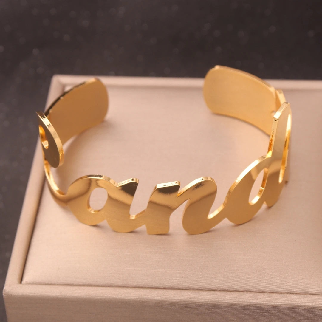 Brazalete de mujer con nombre personalizado, pulsera de acero inoxidable dorada y plateada, pulsera con dijes personalizados, regalo de joyería para el Día de San Valentín