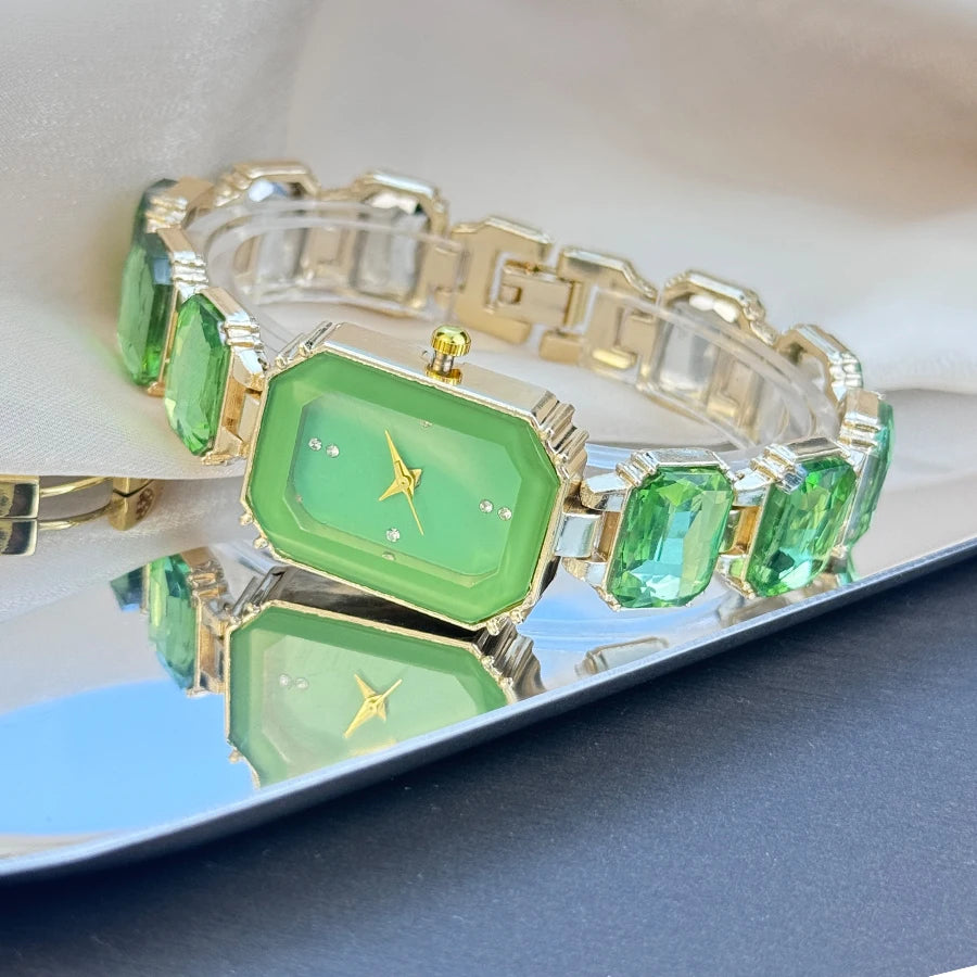 Reloj de mujer de estilo europeo y americano con cadena de diamantes de imitación de sección grande, caja rectangular de color, esfera de diamantes de imitación