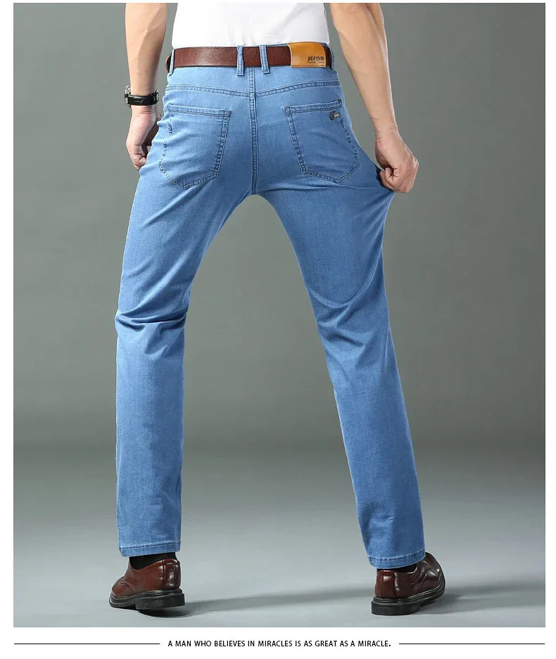 Nuevos pantalones vaqueros finos de seda de hielo para hombres, pantalones de algodón elásticos rectos azules, pantalones ligeros informales de negocios para primavera y verano