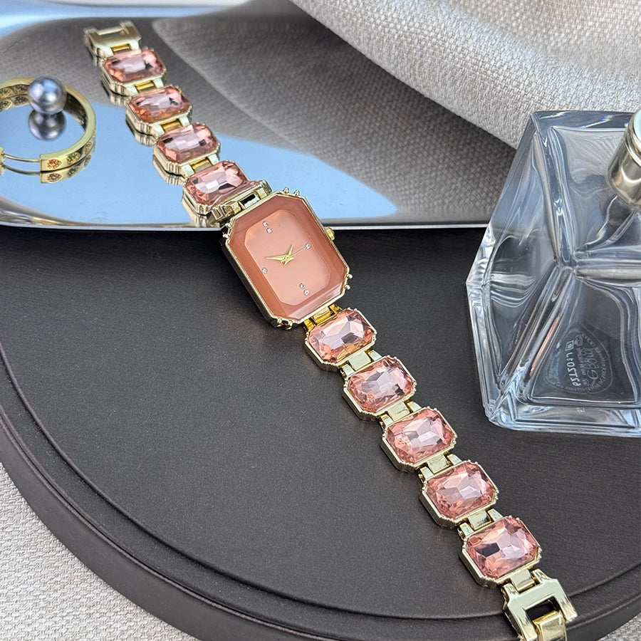 Reloj de mujer de estilo europeo y americano con cadena de diamantes de imitación de sección grande, caja rectangular de color, esfera de diamantes de imitación