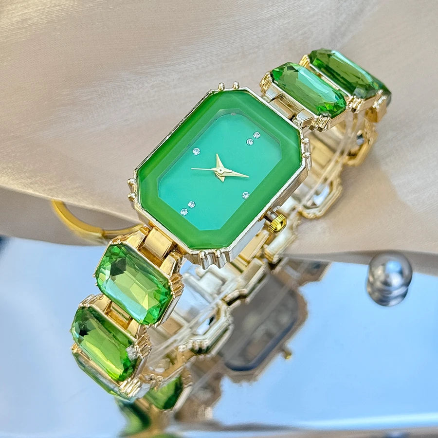 Reloj de mujer de estilo europeo y americano con cadena de diamantes de imitación de sección grande, caja rectangular de color, esfera de diamantes de imitación