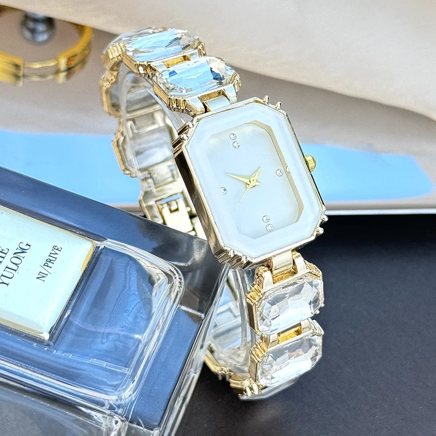 Reloj de mujer de estilo europeo y americano con cadena de diamantes de imitación de sección grande, caja rectangular de color, esfera de diamantes de imitación