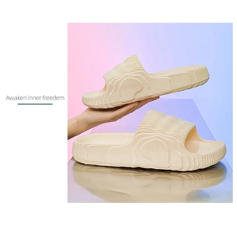 Zapatillas de casa suaves para parejas, zapatillas de baño antideslizantes para interiores de verano, sandalias de Hotel de Color sólido, chanclas para hombres y mujeres, zapatos planos