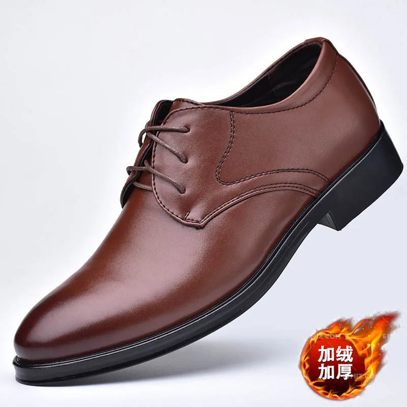 Zapatos de vestir formales para hombre, calzado informal de cuero, diseñador de boda Social, punta estrecha, zapatos negros de oficina para invierno, marca 2023