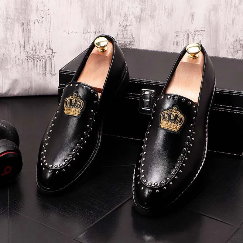 Primavera otoño hombres zapatos de vestir de cuero corona bordado Casual moda Slip-On lujo remache tendencia mocasines