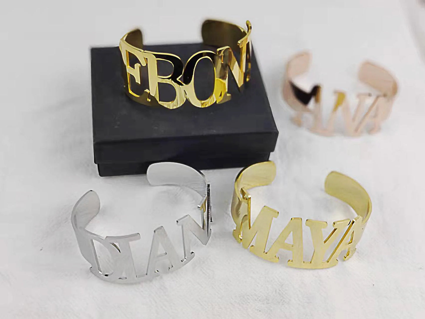 Brazalete de mujer con nombre personalizado, pulsera de acero inoxidable dorada y plateada, pulsera con dijes personalizados, regalo de joyería para el Día de San Valentín