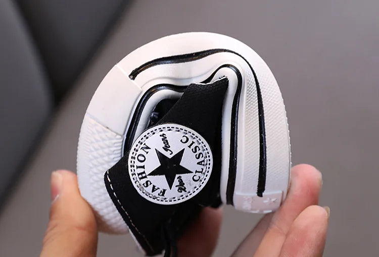 Zapatos de lona de caña media para niños, zapatos informales cómodos de fondo suave para niños y niñas, zapatos de tablero transpirables antideslizantes