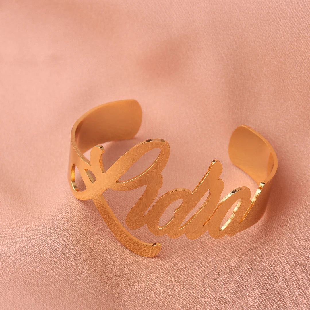 Brazalete de mujer con nombre personalizado, pulsera de acero inoxidable dorada y plateada, pulsera con dijes personalizados, regalo de joyería para el Día de San Valentín