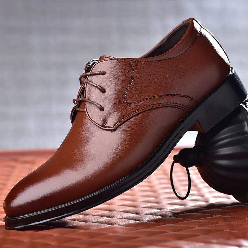 Zapatos de vestir formales para hombre, calzado informal de cuero, diseÃ±ador de boda Social, punta estrecha, zapatos negros de oficina para invierno, marca 2023