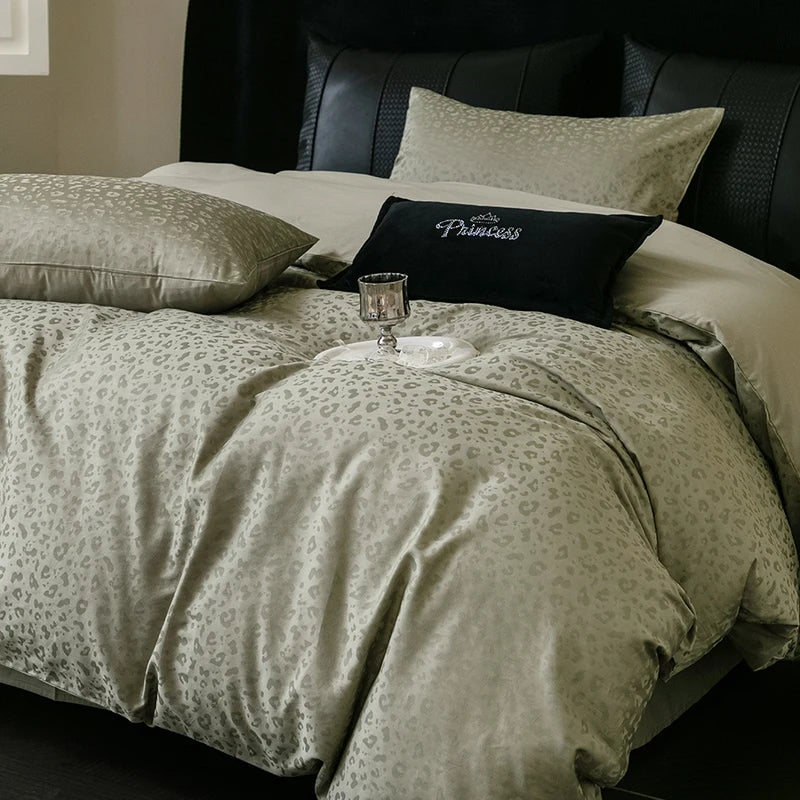 2025 Nuevo juego de ropa de cama de cuatro piezas de algodón puro 100% de color sólido simple para cama individual