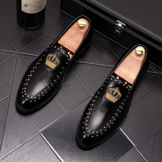 Primavera otoÃ±o hombres zapatos de vestir de cuero corona bordado Casual moda Slip-On lujo remache tendencia mocasines