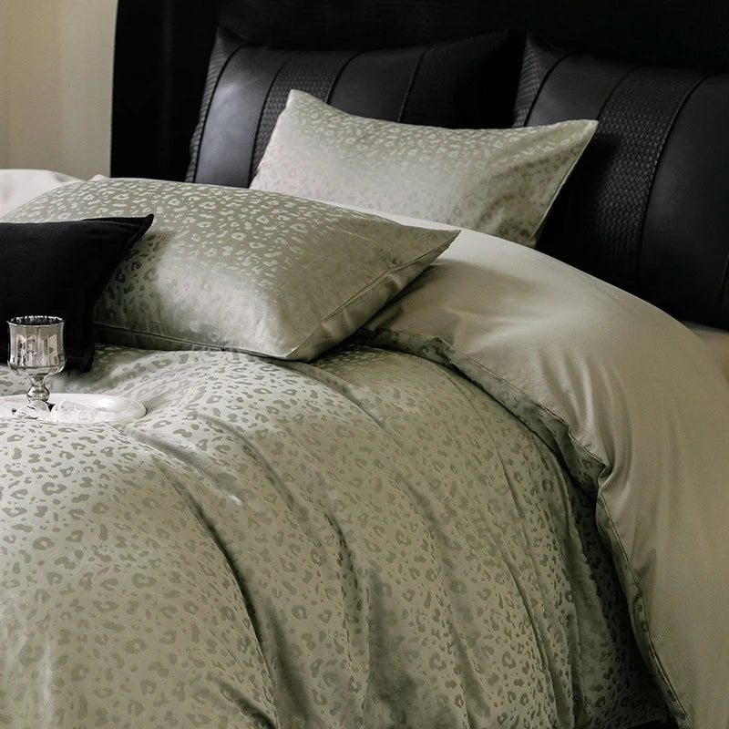 2025 Nuevo juego de ropa de cama de cuatro piezas de algodón puro 100% de color sólido simple para cama individual