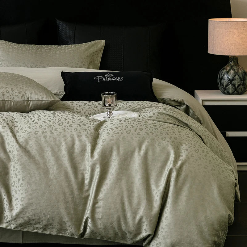 2025 Nuevo juego de ropa de cama de cuatro piezas de algodón puro 100% de color sólido simple para cama individual