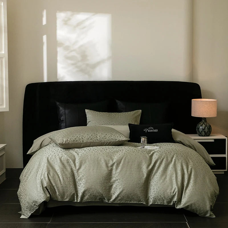 2025 Nuevo juego de ropa de cama de cuatro piezas de algodón puro 100% de color sólido simple para cama individual