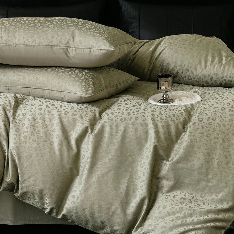 2025 Nuevo juego de ropa de cama de cuatro piezas de algodón puro 100% de color sólido simple para cama individual