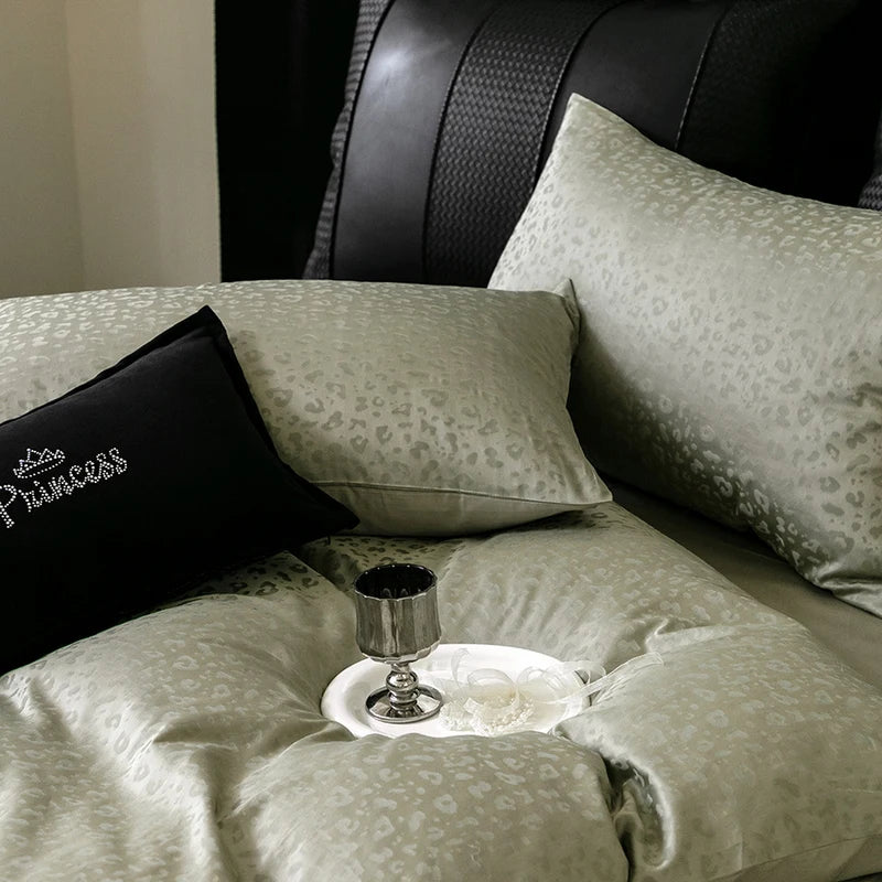 2025 Nuevo juego de ropa de cama de cuatro piezas de algodón puro 100% de color sólido simple para cama individual