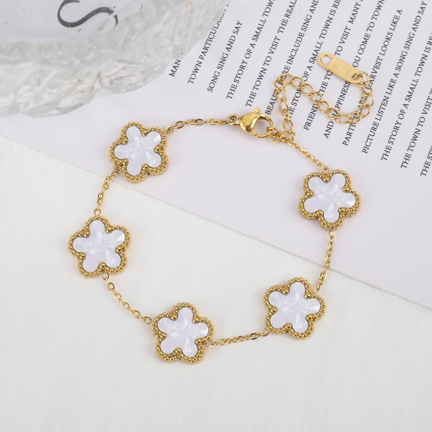 Pulsera clÃ¡sica de acero inoxidable para mujer, brazalete ajustable de cinco flores, joyerÃ­a de fiesta a la moda, regalos de trÃ©bol