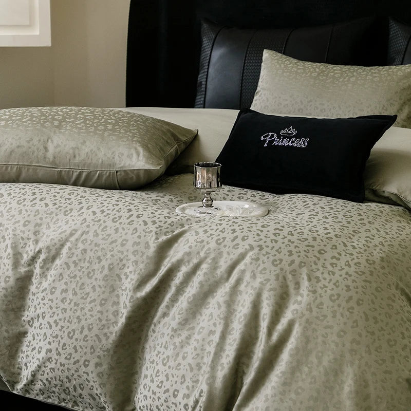 2025 Nuevo juego de ropa de cama de cuatro piezas de algodón puro 100% de color sólido simple para cama individual