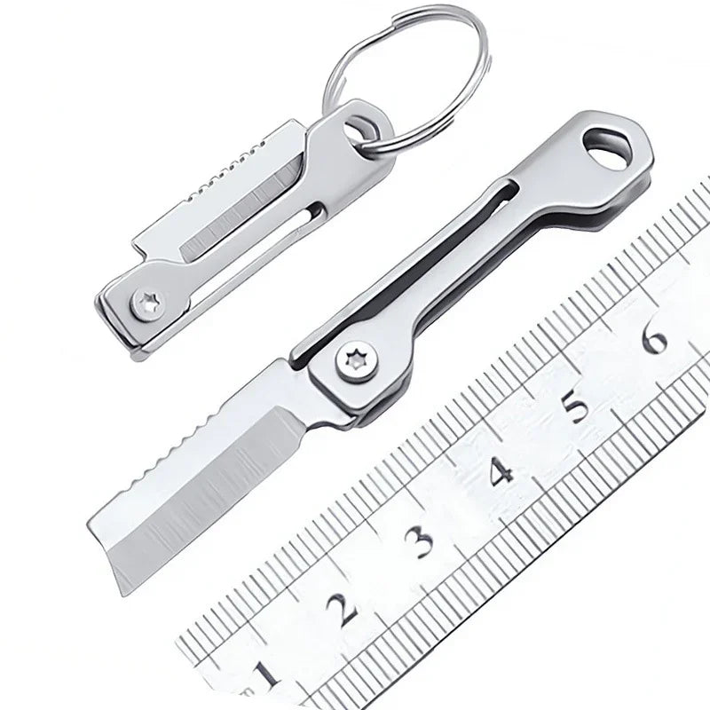 Suministros para acampar al aire libre, cuchillo plegable de acero inoxidable, Mini llavero de cabeza cuadrada, colgante, cuchillo de bolsillo portátil, herramientas de senderismo, 1 ud.