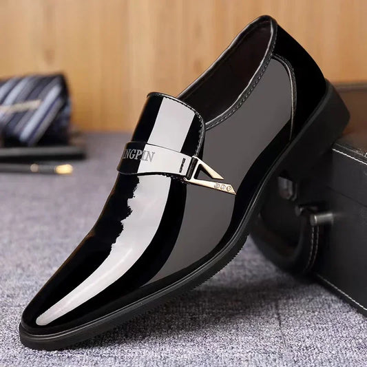 Zapatos de cuero para hombre, zapatos de negocios, zapatos Oxford de cuero brillante, mocasines masculinos con punta en pico lacados, zapatos de vestir de diseÃ±ador sin cordones para hombre
