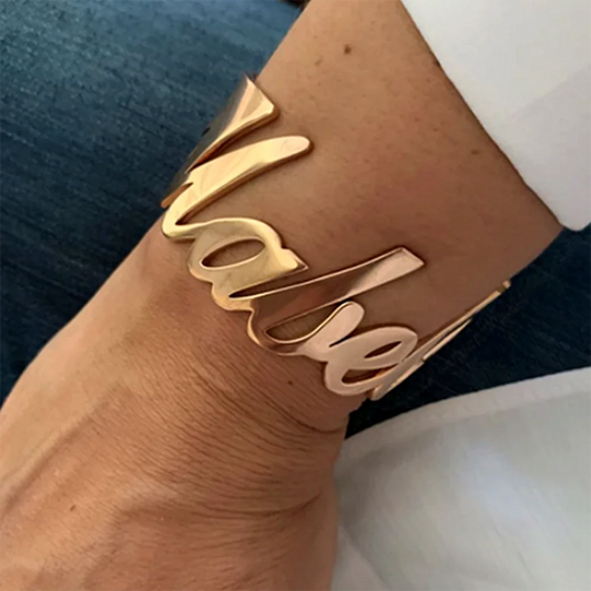 Brazalete de mujer con nombre personalizado, pulsera de acero inoxidable dorada y plateada, pulsera con dijes personalizados, regalo de joyería para el Día de San Valentín