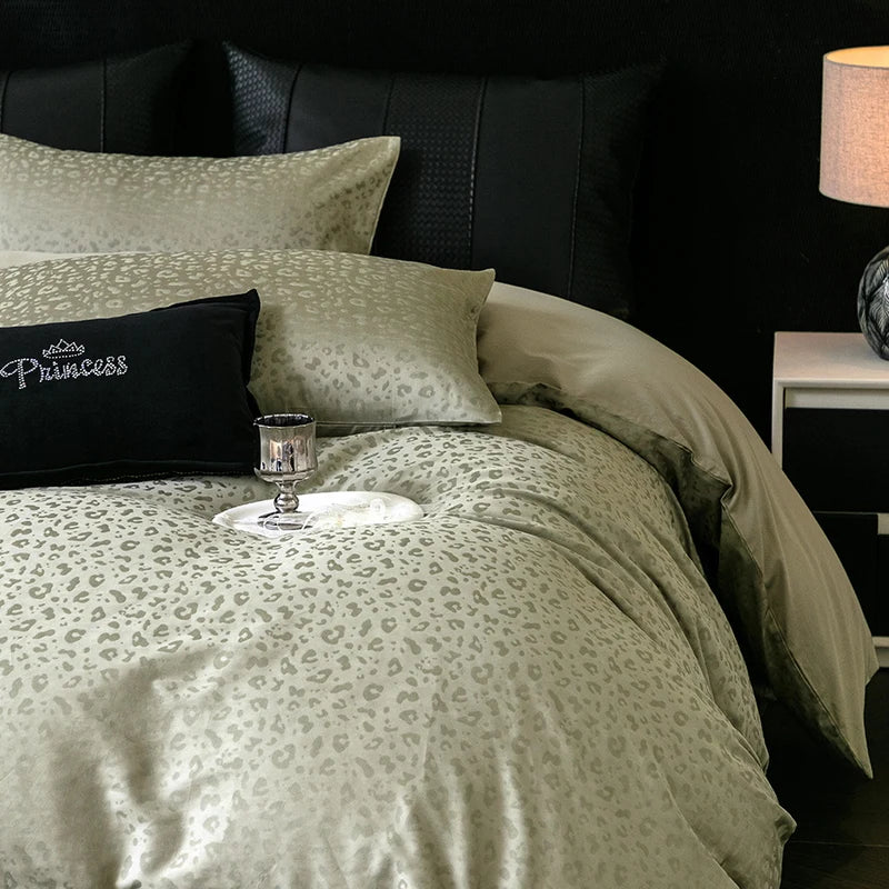 2025 Nuevo juego de ropa de cama de cuatro piezas de algodón puro 100% de color sólido simple para cama individual