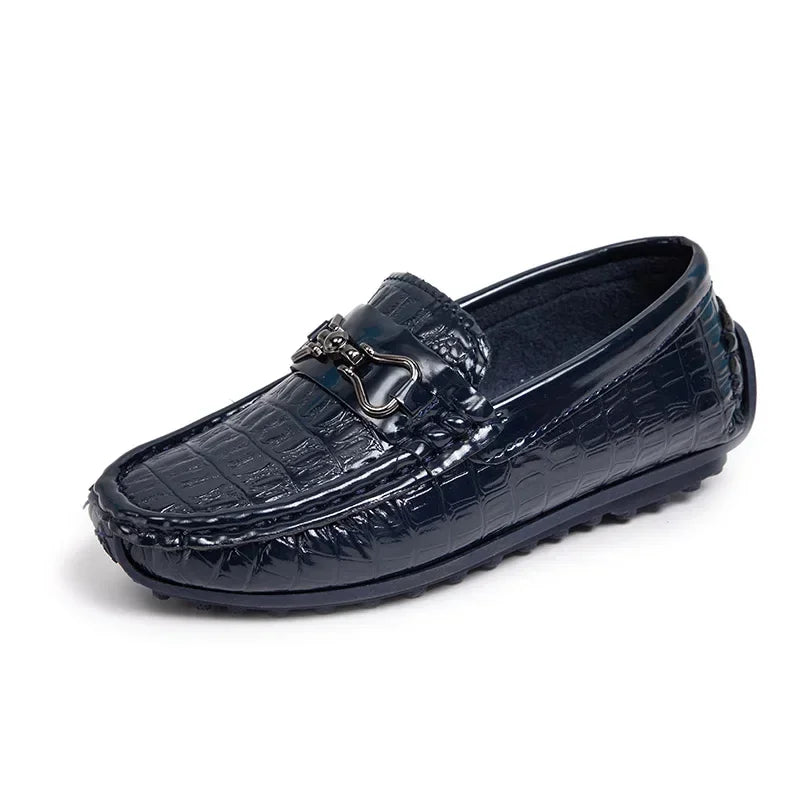 Zapatos de cuero para niños, mocasines planos suaves con punta redonda, mocasines informales a la moda para niños, mocasines antideslizantes con hebilla de Metal brillante, estilo británico