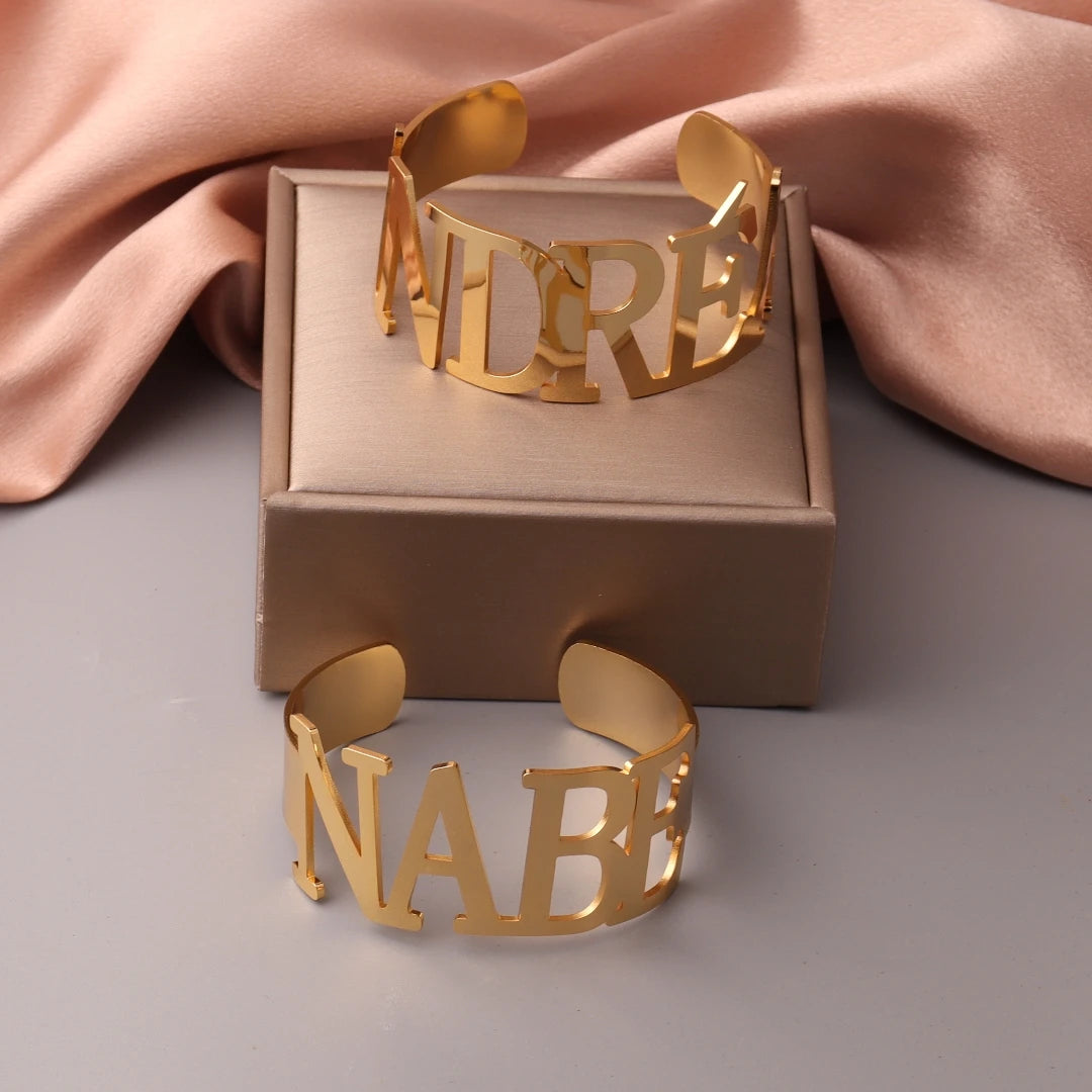Brazalete de mujer con nombre personalizado, pulsera de acero inoxidable dorada y plateada, pulsera con dijes personalizados, regalo de joyería para el Día de San Valentín