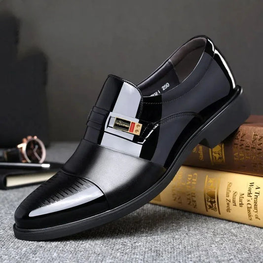 Zapatos formales de charol negro para hombre, calzado brillante para fiesta, oficina, traje de liquidaciÃ³n barato, estilo 39, 2024