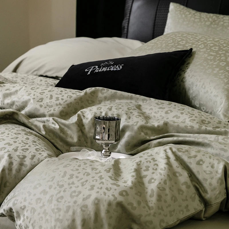 2025 Nuevo juego de ropa de cama de cuatro piezas de algodón puro 100% de color sólido simple para cama individual